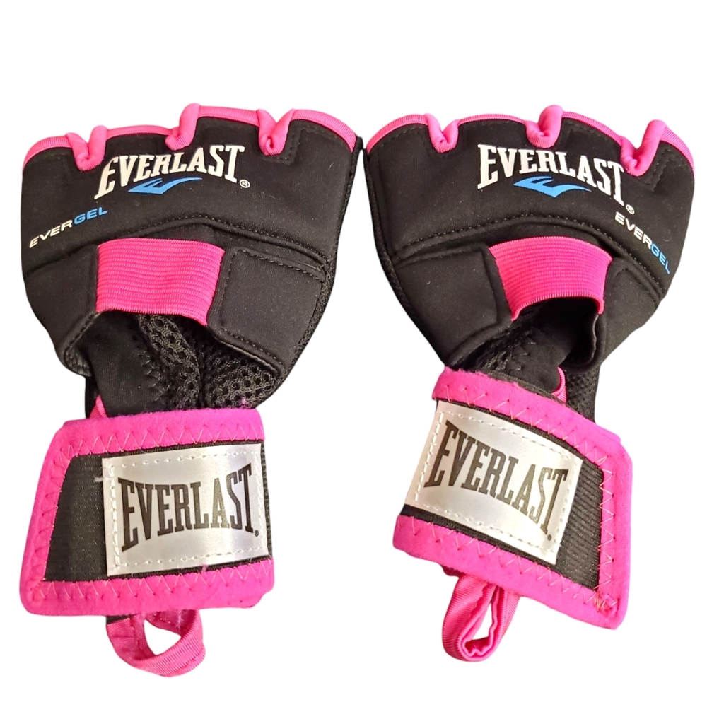 **SOLD** Everlast women's size M/L pink evergel hand wraps